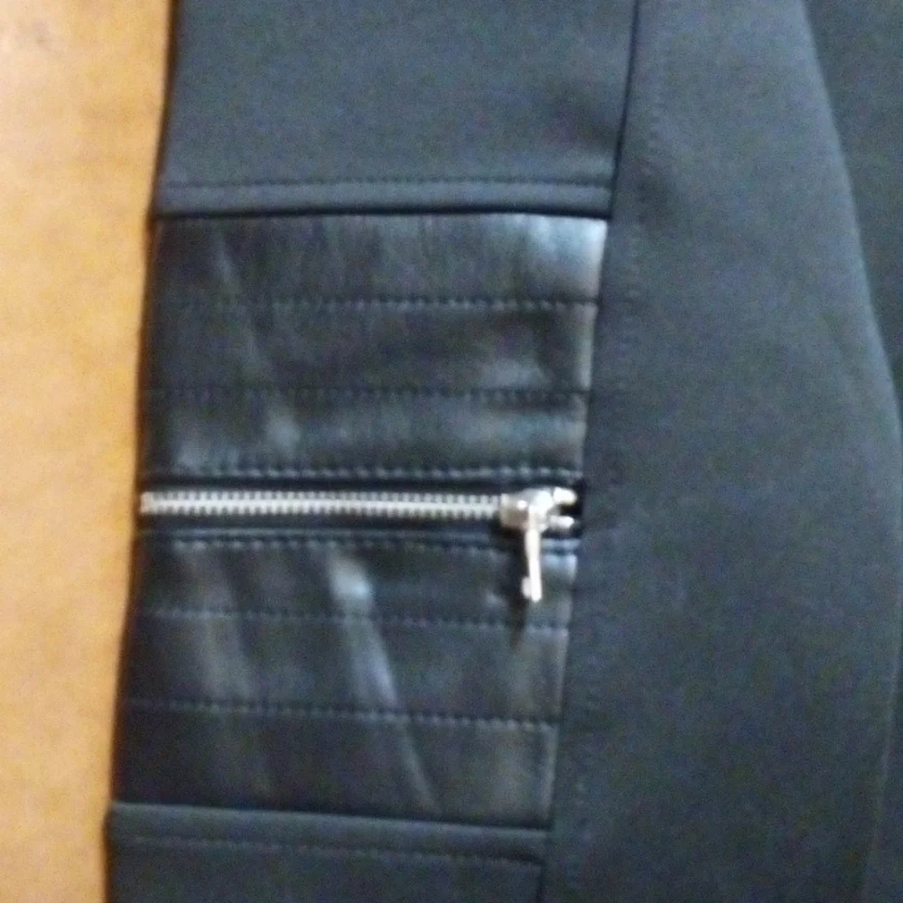 Women's Jacket - Picture 4 of 16